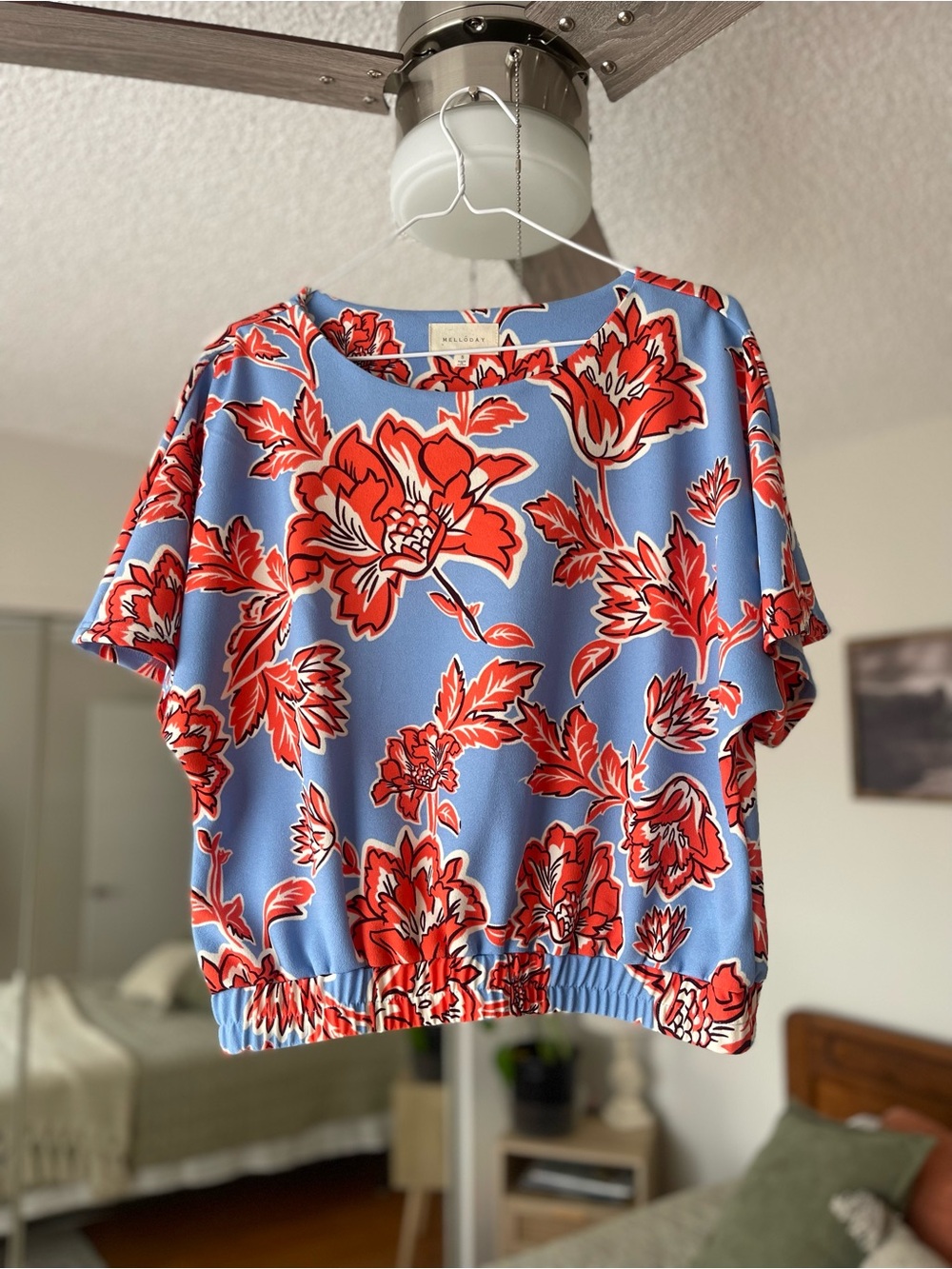 MELLODAY Blue Crop Top with Red Floral Print